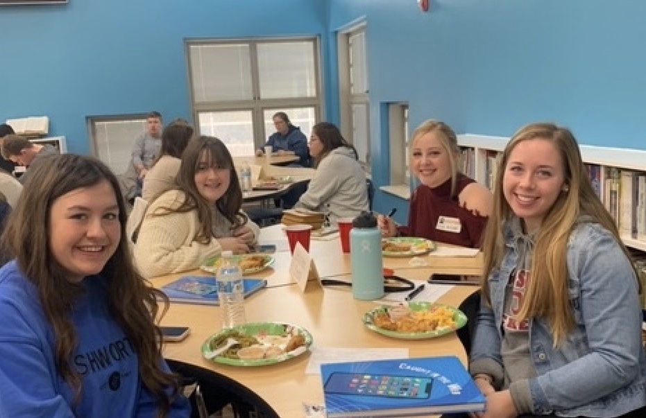 WL-S Welcome Alumni for Annual Luncheon